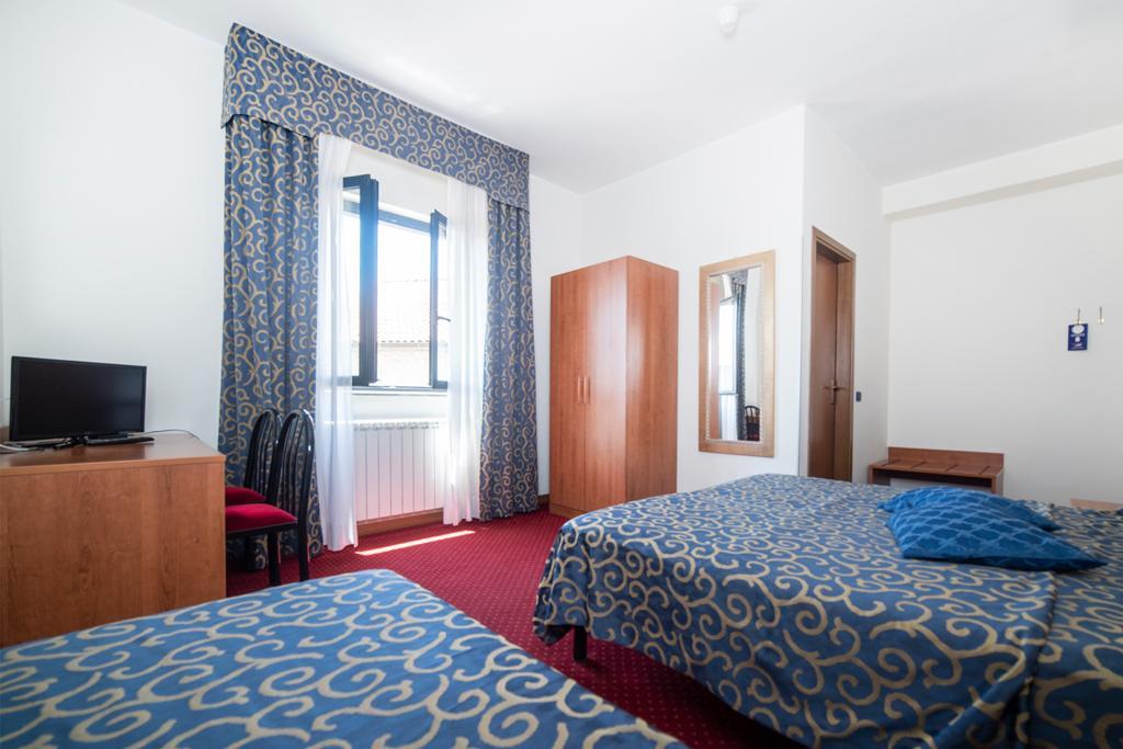 Hotel Italia & Lombardi Montefiascone Exterior foto