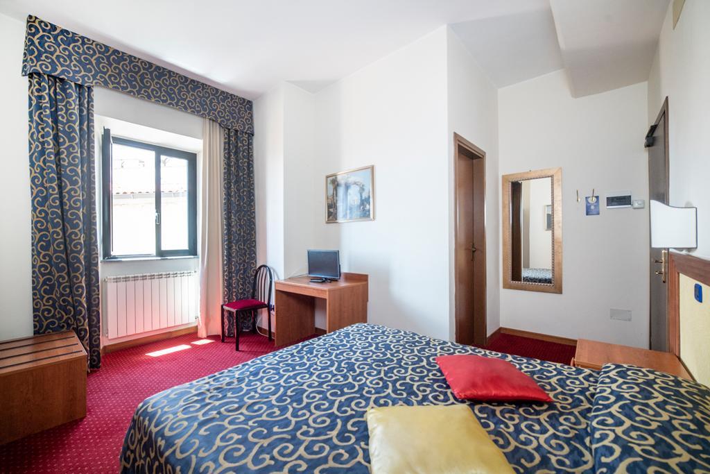 Hotel Italia & Lombardi Montefiascone Exterior foto